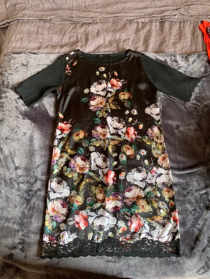 Robe fleur La Fée Maraboutée taille 2