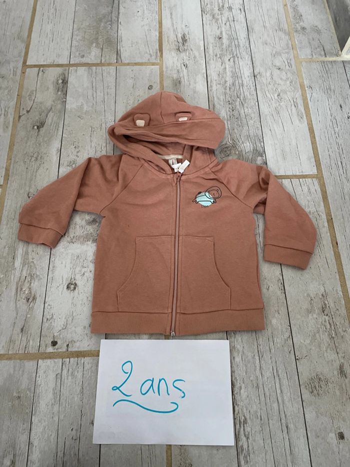 Très jolie petit gilet garçon 23 mois