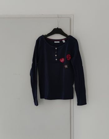 ✨ T-shirt manches longues bleu marine à écussons Okaïdi - T.10 ans - Très bon état