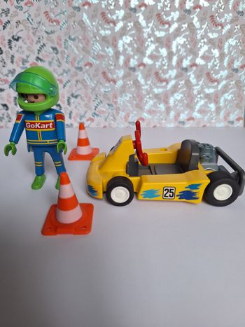 Figurine Playmobil pilote et kart