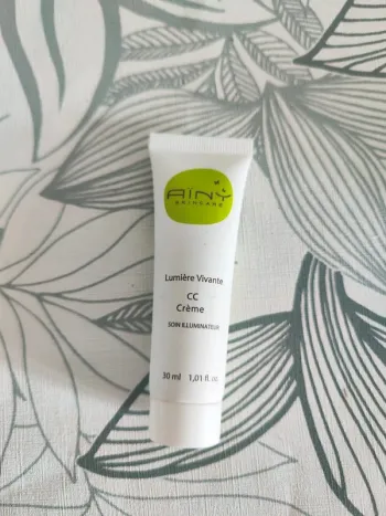 Ainy skincare lumiere vivante cc creme soin illuminateur 30ml valeur 20€