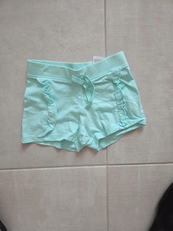 Short fille
