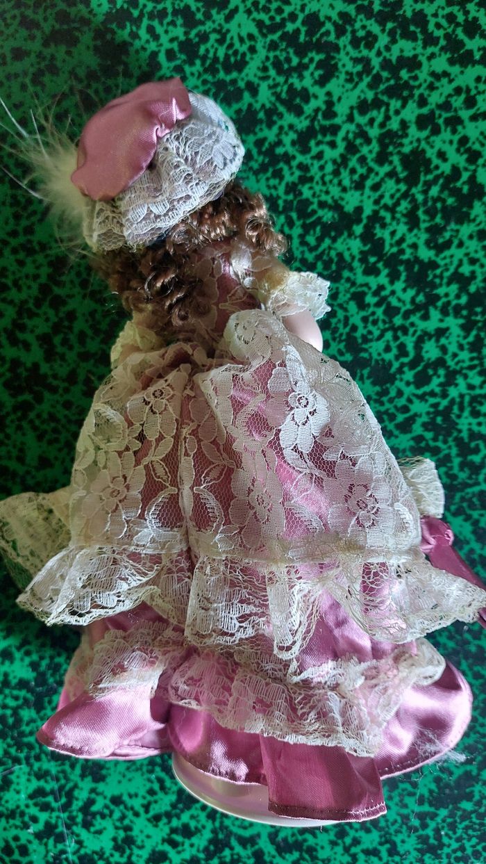 Poupées porcelaine - photo numéro 4