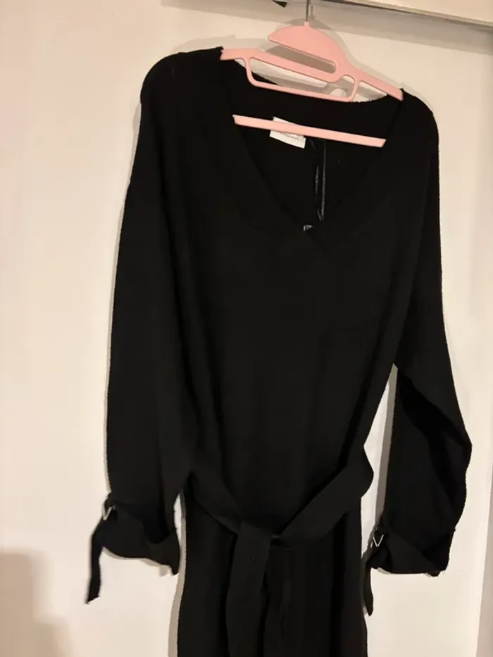 Jolie robe noir col V La City taille XL - 42 neuve - photo numéro 5