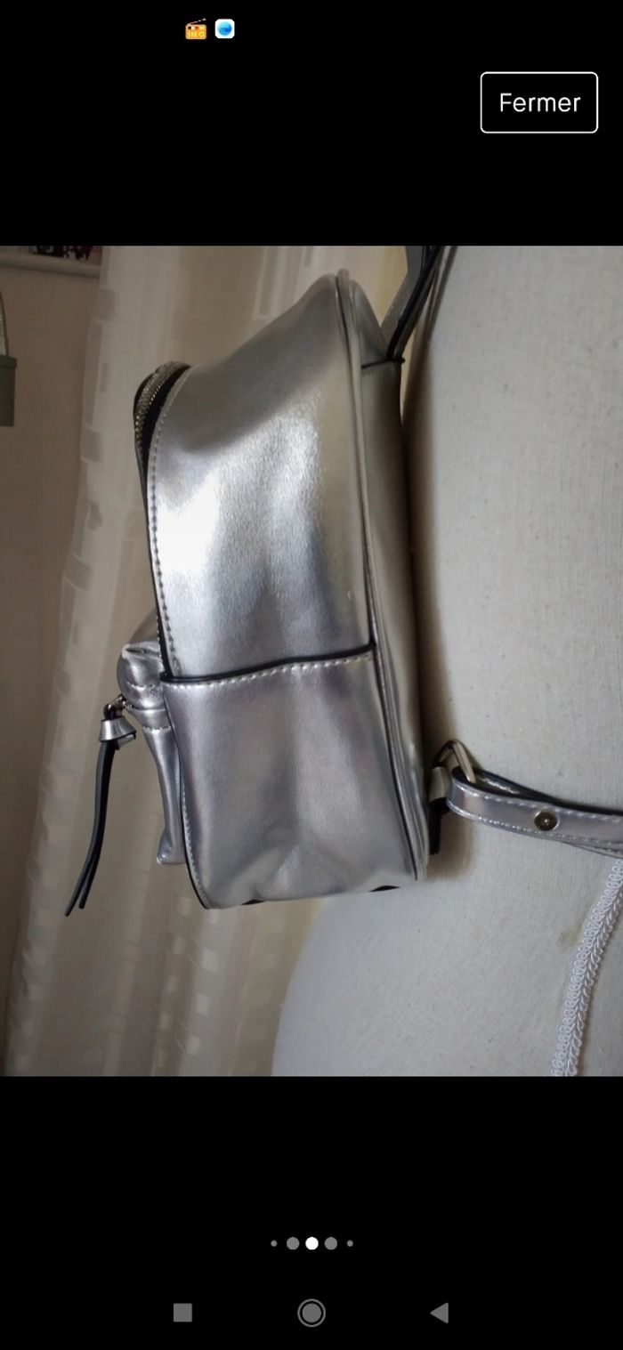 Sac à dos argenté bon état - photo numéro 6