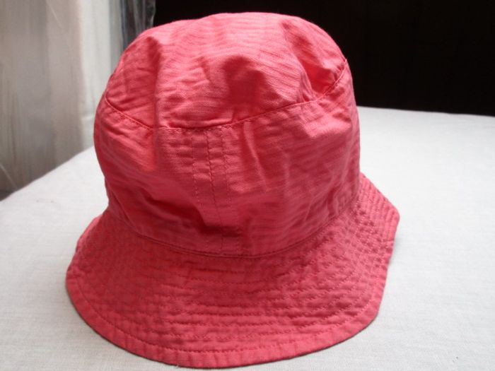 Chapeau rose, 3 mois