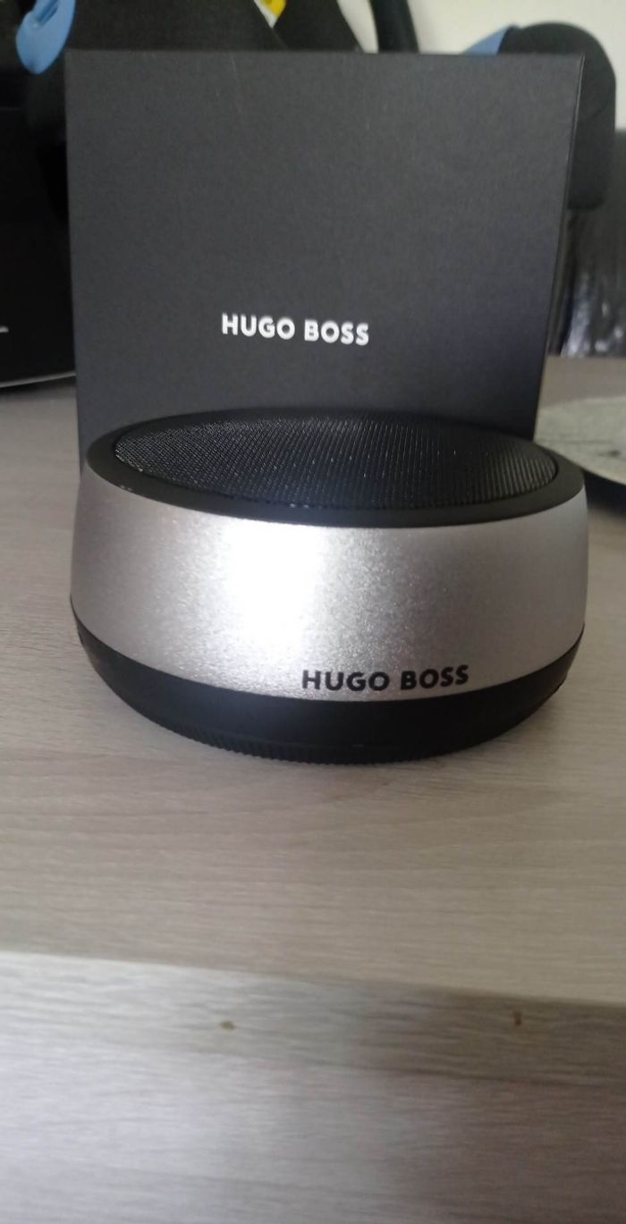 haut parleur gear dark hugo boss