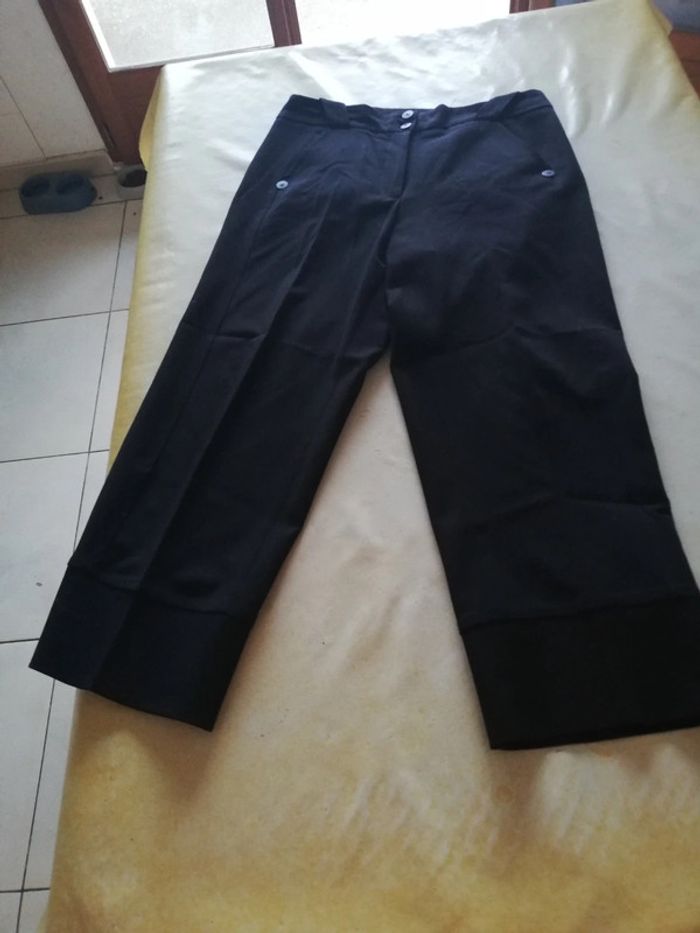 Pantacourt 7/8 noir t. 42 Massy.