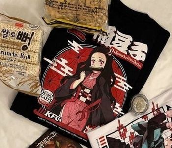 Neuf et Scellé très rare T-shirt taille L/XL  Nezuko Demon Slayer x KFC – Édition Limitée