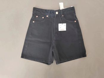 Short / bermuda Zara
Coton
Noir
Taille 32
Neuf avec étiquette