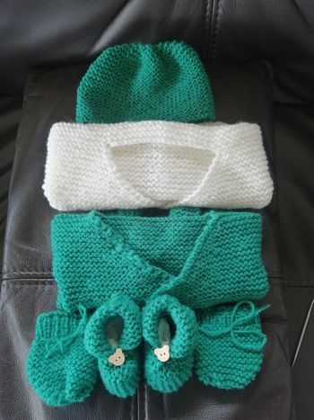 Layette naissance 1 mois fait main neuf 