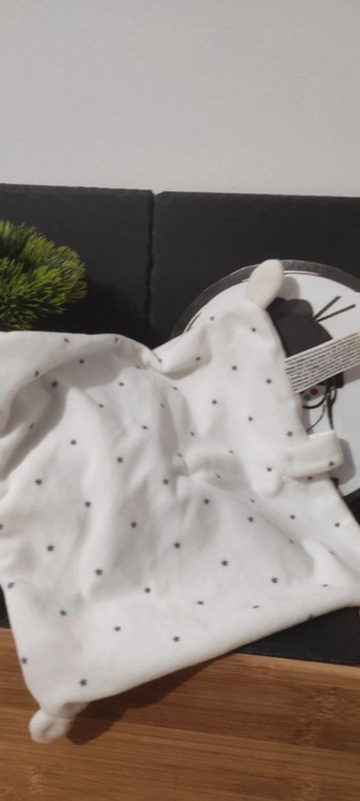 Doudou plat lapin blanc étoiles simba toys kiabi gris rose rond joue - photo numéro 2