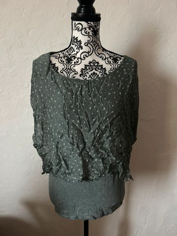 Très belle blouse coeurs 🥰 taille 38 made un italy