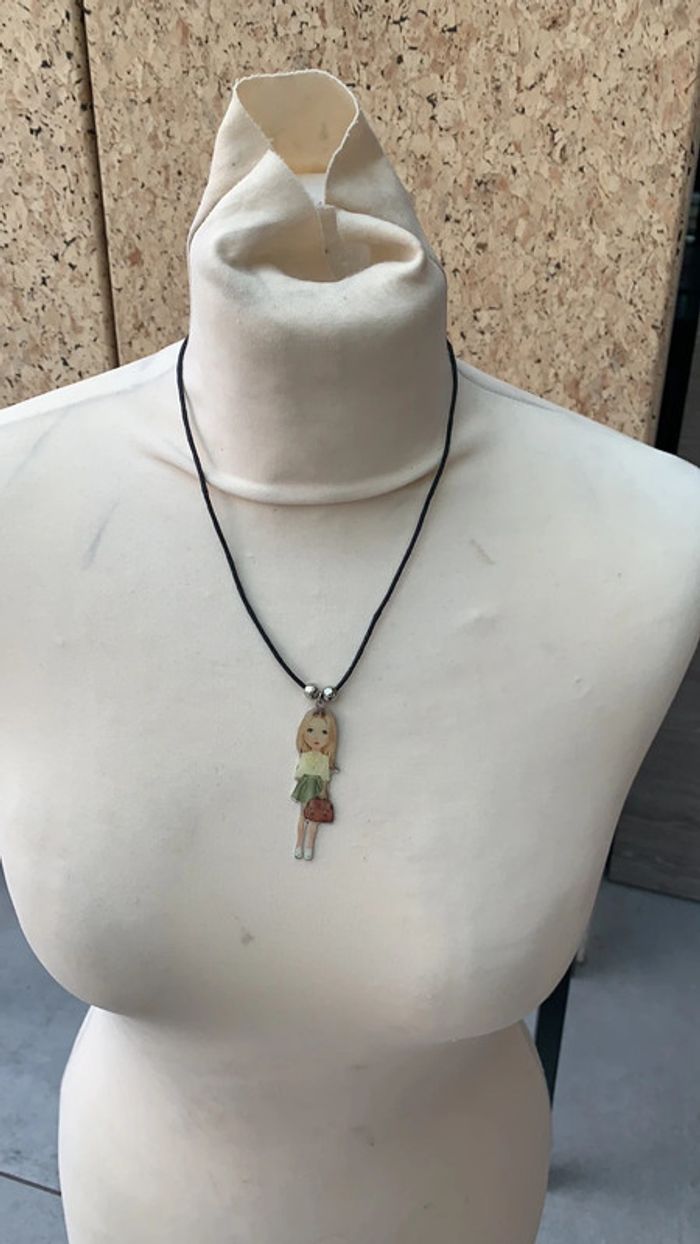 Collier pendentif personnage