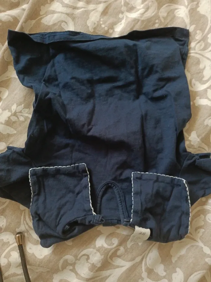Tee shirt H&M bleu marine grand col 98cm - photo numéro 3
