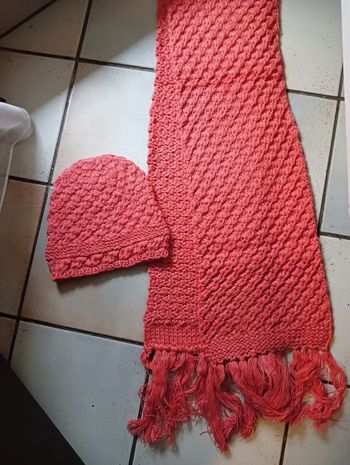 Ensemble bonnet/ écharpe NEUF