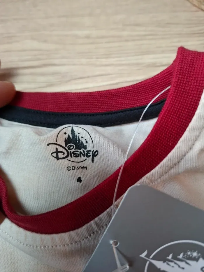 T-shirt Disney enfant 4 ans NEUF – La Tanière du Dragon – Disneyland Paris - photo numéro 4