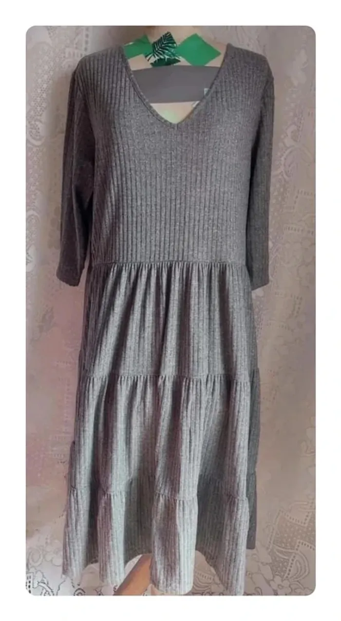 Robe gris- chaude et cosy pour l'hiver, C&A neuve, taille XL, manche 3/4 - photo numéro 2