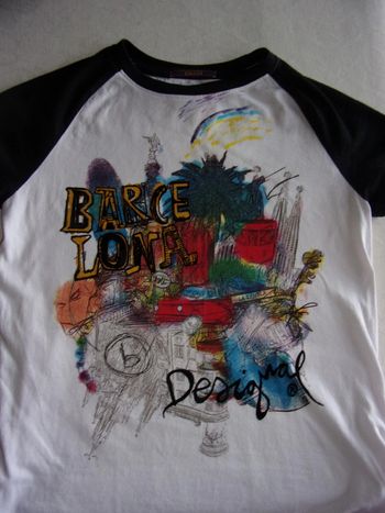Très beau Tee Shirt Desigual 9/10 ans Barcelona