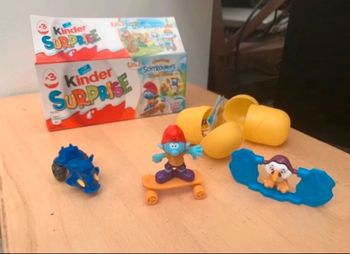 Lot de 3 jouets kinder surprise dont 1 jouet schtroumpfs