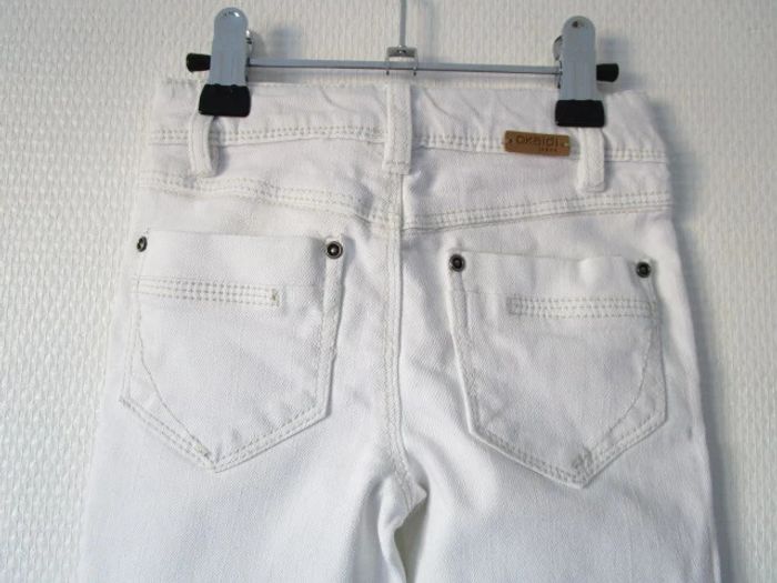 Pantacourt jean blanc Okaïdi 2 ans TBE - photo numéro 5