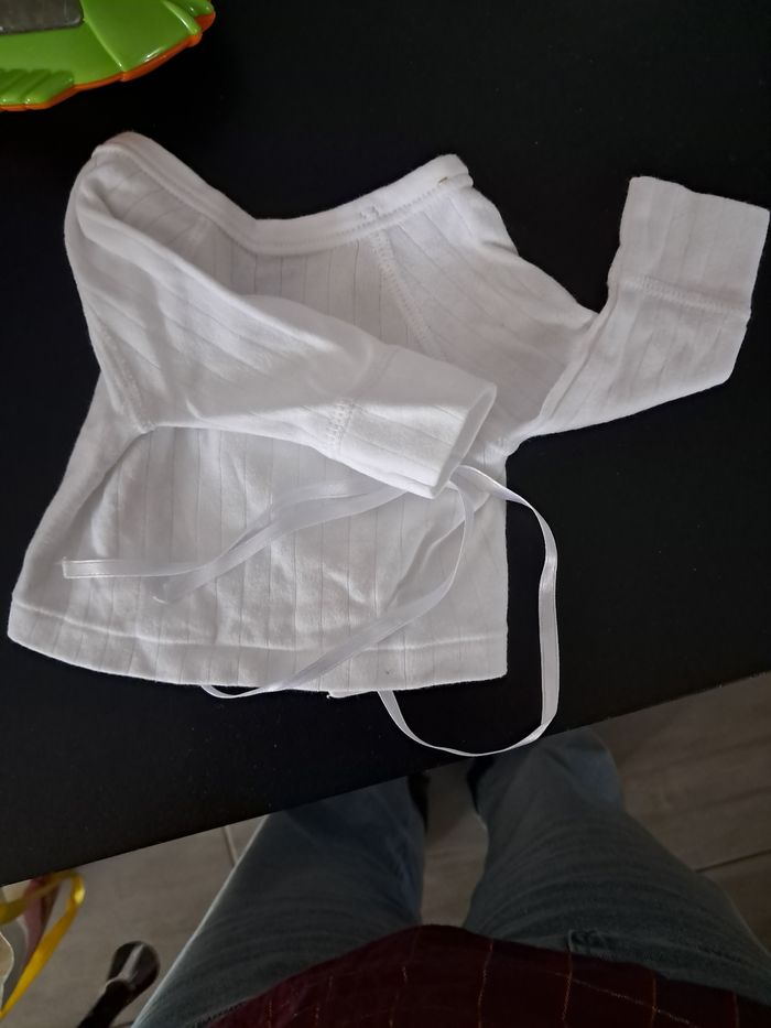 Brassière blanche 1 mois - photo numéro 4