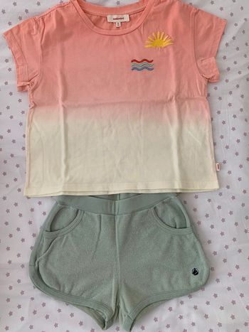 Ensemble short en éponge Petit Bateau et t-shirt bi colore Catimini en 6 ans
