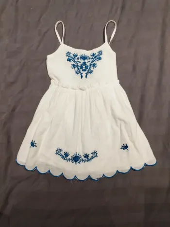 Robe blanche Vertbaudet 4 ans
