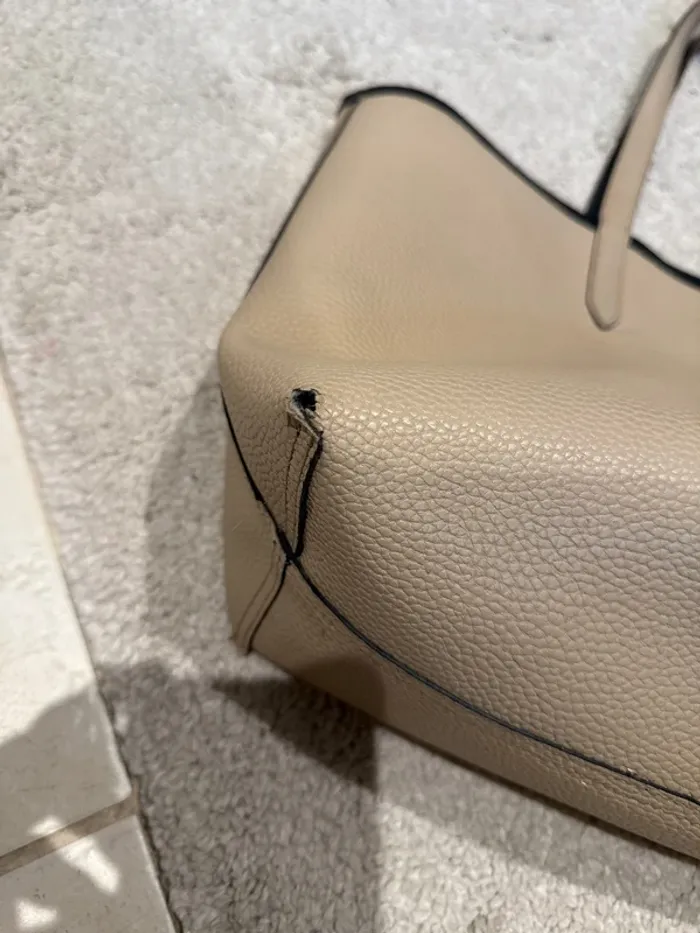 Joli sac pour la rentrée  Lacoste réversible avec pochette assortie beige - photo numéro 18