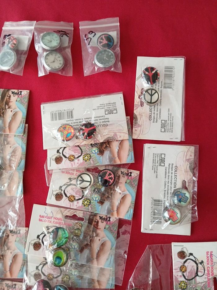 Lot 3 bracelets et badges breloques - photo numéro 11