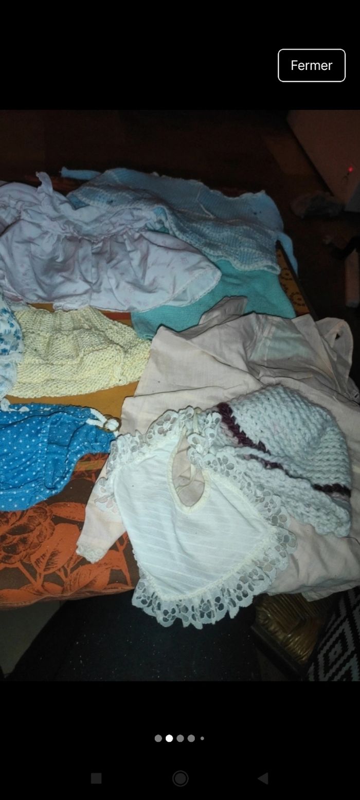 Lot ancien vêtements poupée 
J50
