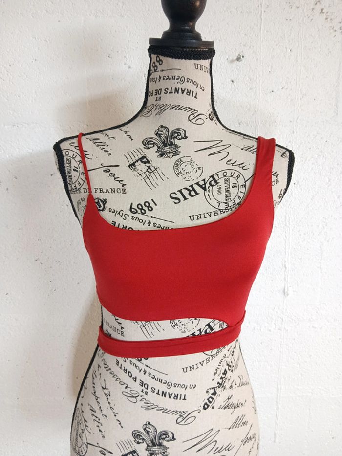 Crop top asymétrique rouge grenat L. Wood Taille S Très bon état