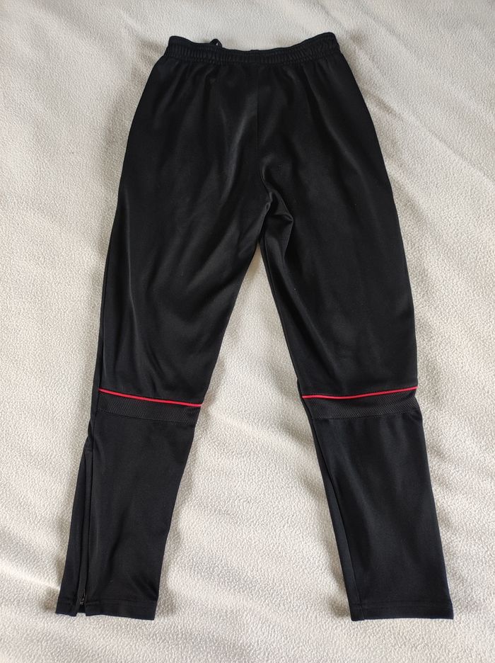 Jogging Nike DRI-FIT taille 10/11 ans - photo numéro 2