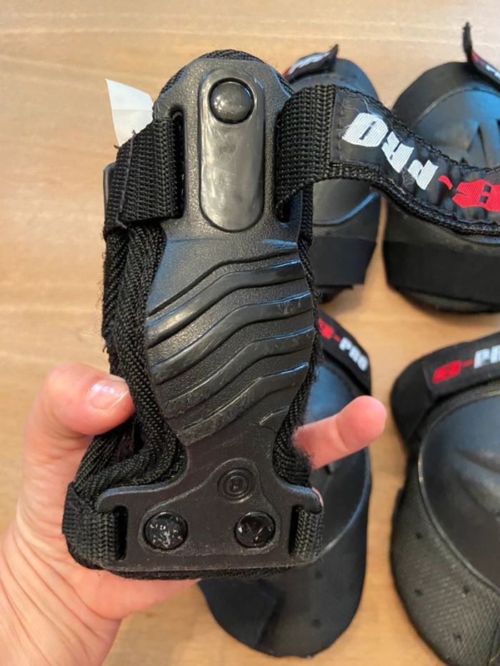 Lot de deux paires de protections genoux et deux paires de protections mains taille S - photo numéro 5