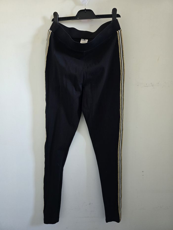 📌 Legging Noir Bandes Dorées Pailletées - photo numéro 3
