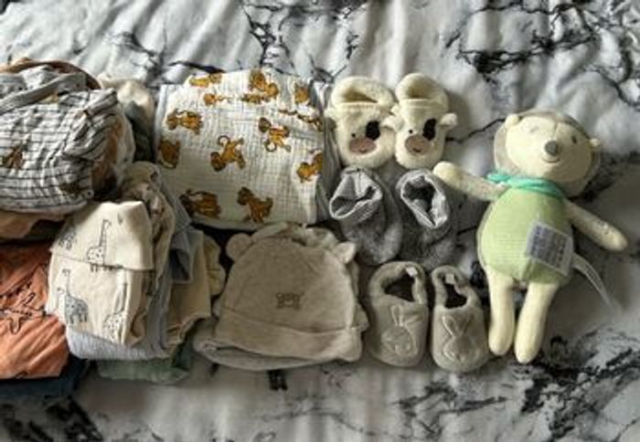 Lot de vêtements bébé 1 mois - photo numéro 2