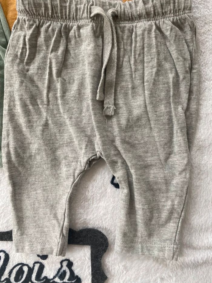 Lot de 3 pantalons 1 mois - photo numéro 2