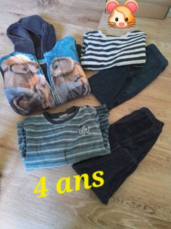 Pyjamas et peignoir garçon 4 ans bon état 