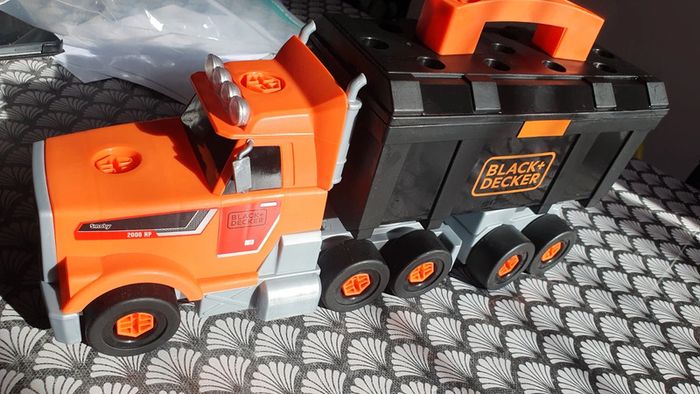 Camion avec boîte à outils Black&Decker Truck Smoby - photo numéro 3