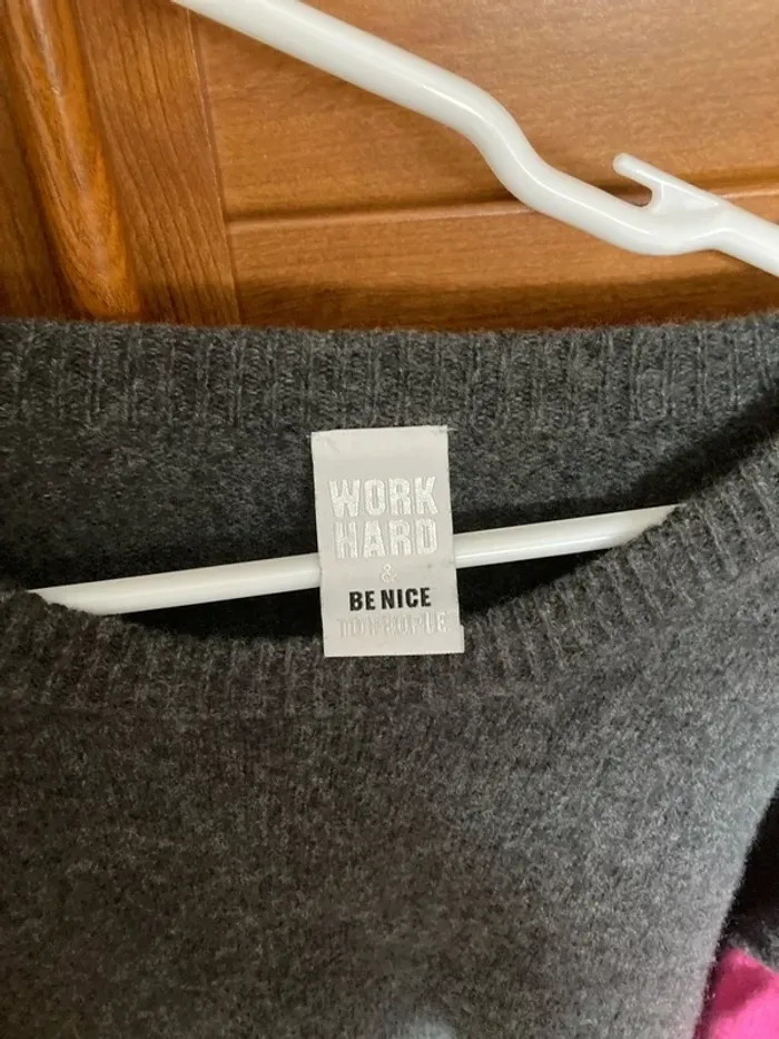 Pull femme L work hard & be nice to propre vintage - photo numéro 3