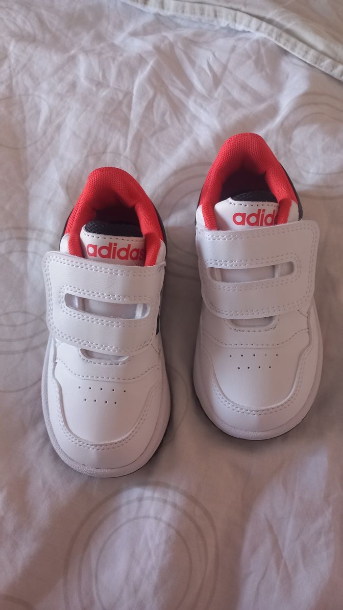 Adidas neuves taille 24 - photo numéro 2