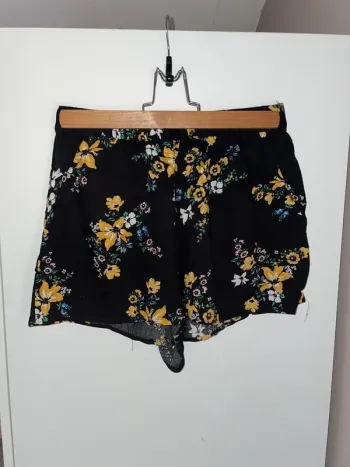 Short fleuri noir H&M 38