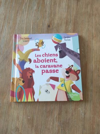 Livre macdo "les chiens aboient la caravane passe"