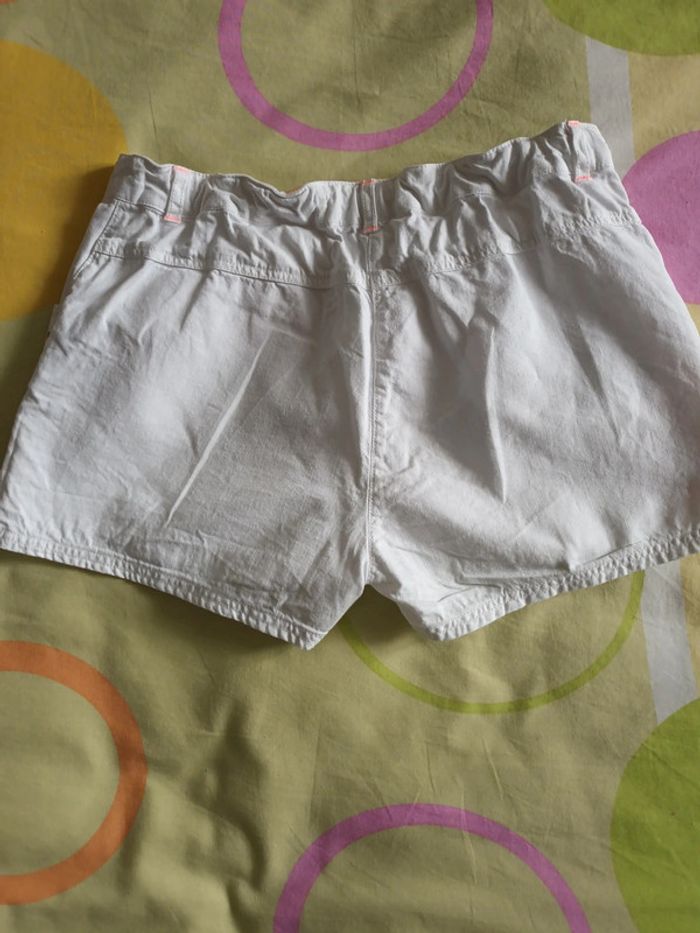 Short fille blanc - photo numéro 2