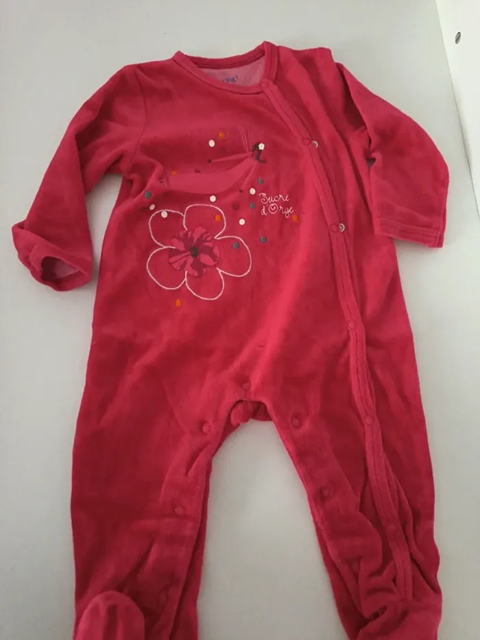 Pyjama 1 piece. 12mois Sucre d'orge