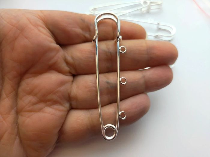 5 broches bijoux vêtements argentées 7cm Lot n°2296 - photo numéro 2