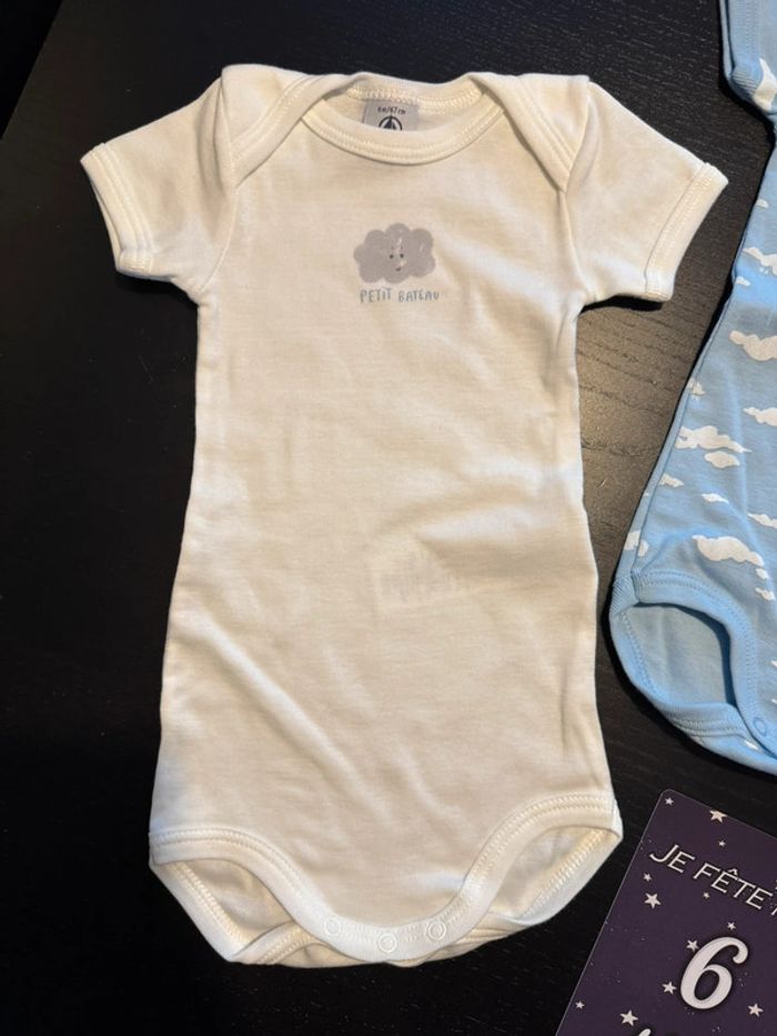 Lot 3 bodies Petit bateau manches courtes 6 mois neuf - photo numéro 2
