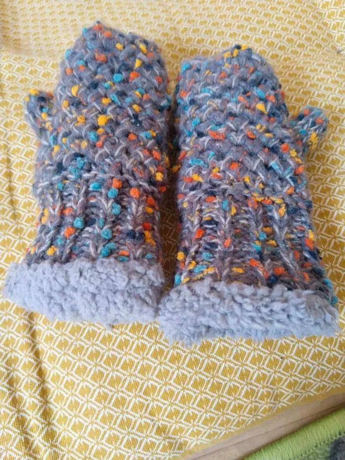 Lot bonnets et moufles taille 1-2 ans - photo numéro 5