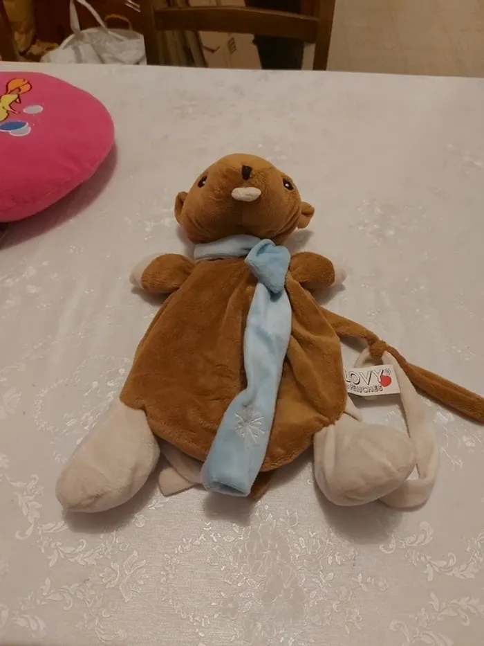 Peluche marmotte sac à dos