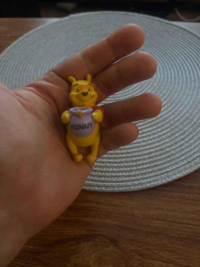 Winnie L’ourson figurine angien porte clef